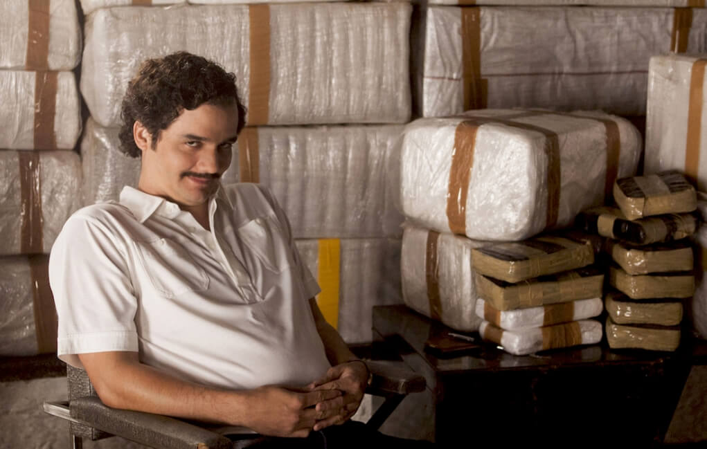 Cocaína colombiana en la serie Narcos de Netflix. Wagner Moua como Pablo Escobar