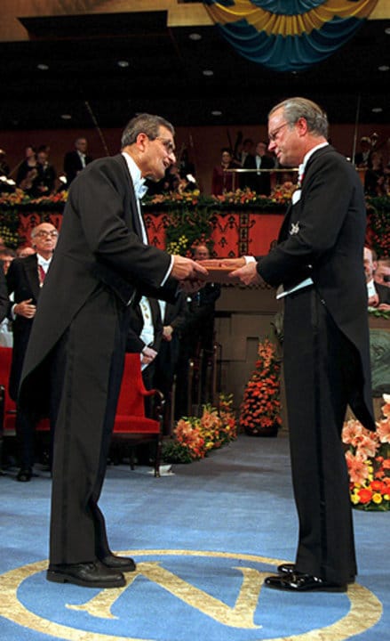 Amartya Sen recibe el Premio Nobel de Economía en 1998