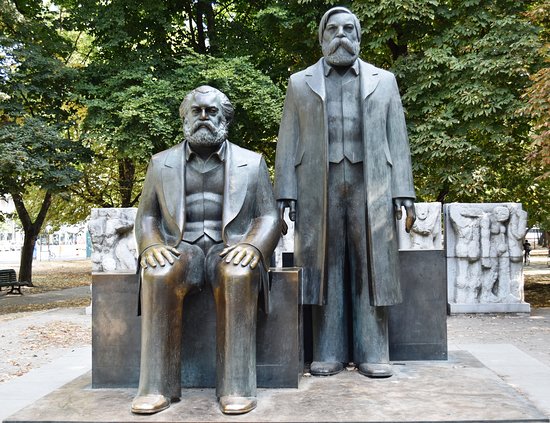 Estatuas de Friedrich Engels y Karl Marx en Alemania