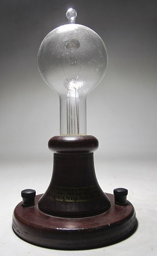 Replica de la bombilla original de Thomas Edison