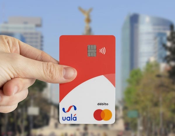 Una tarjeta débito de la aplicación Ualá